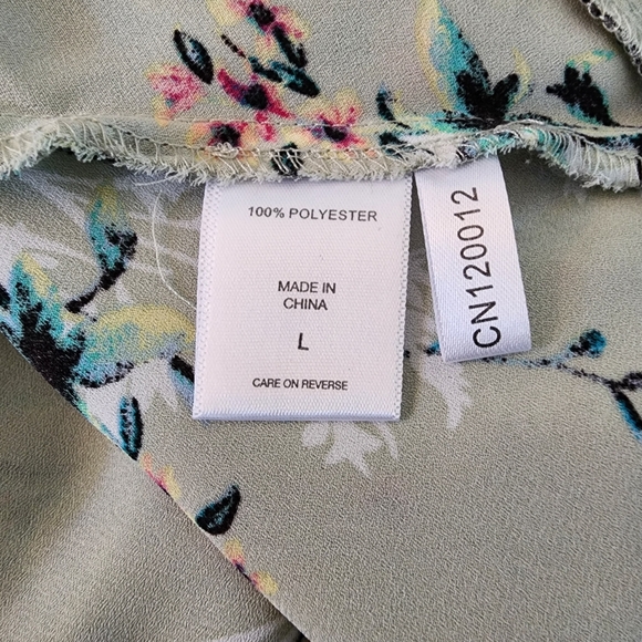 Soho New York & Company size large floral blouse - Picture 4 of 5